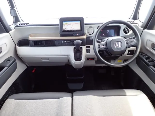 ホンダ　Ｎ　ＢＯＸ　４ＷＤ