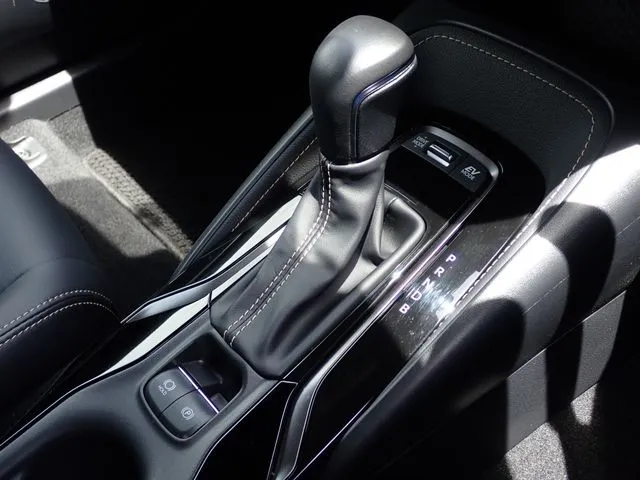 トヨタ カローラ セダン ハイブリッド 4WD