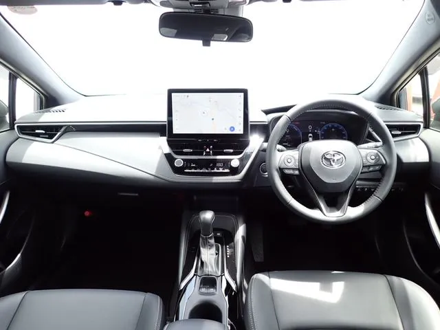 トヨタ カローラ セダン ハイブリッド 4WD