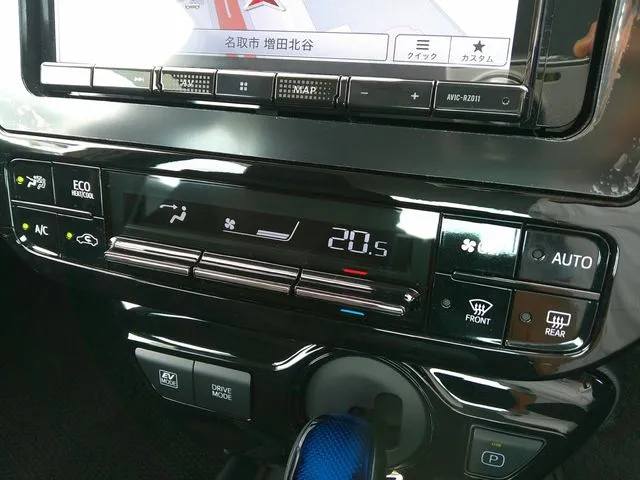 トヨタ プリウス 4WD