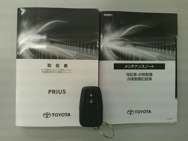 トヨタ プリウス 4WD