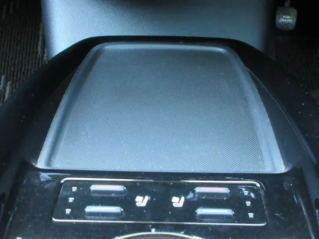 トヨタ プリウス 4WD