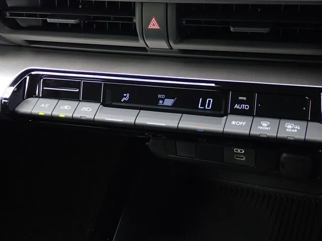 プリウス（トヨタ）の車両写真