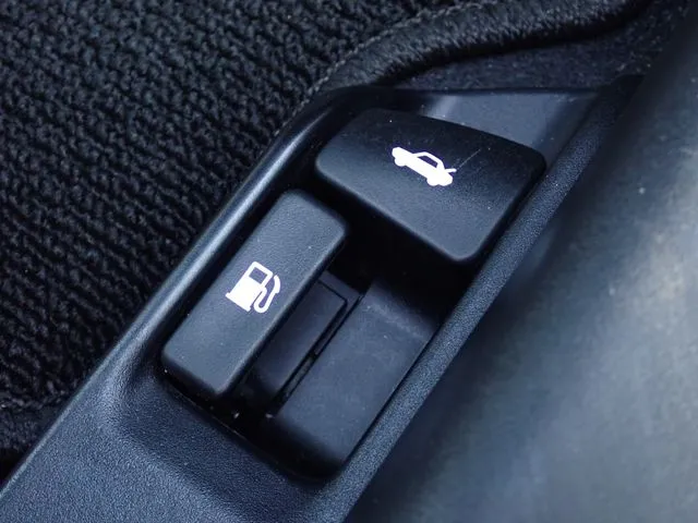 トヨタ　カローラアクシオ　４ＷＤ
