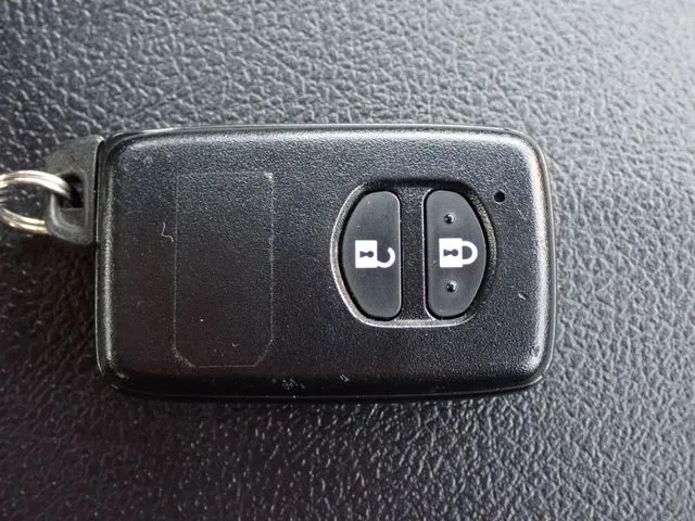 トヨタ　カローラアクシオ　４ＷＤ