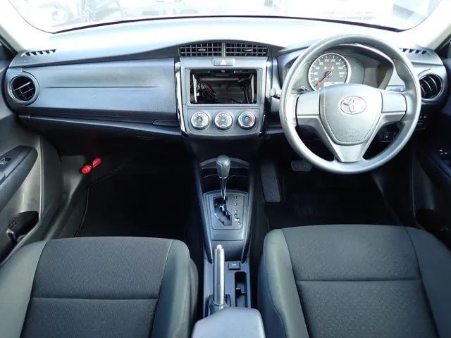 トヨタ　カローラアクシオ　４ＷＤ