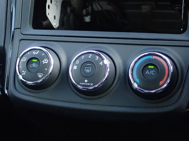 トヨタ　カローラアクシオ　４ＷＤ