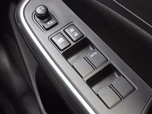 スイフト 4WD(スズキ)の車両写真