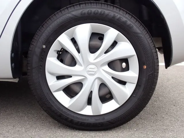 スイフト 4WD(スズキ)の車両写真