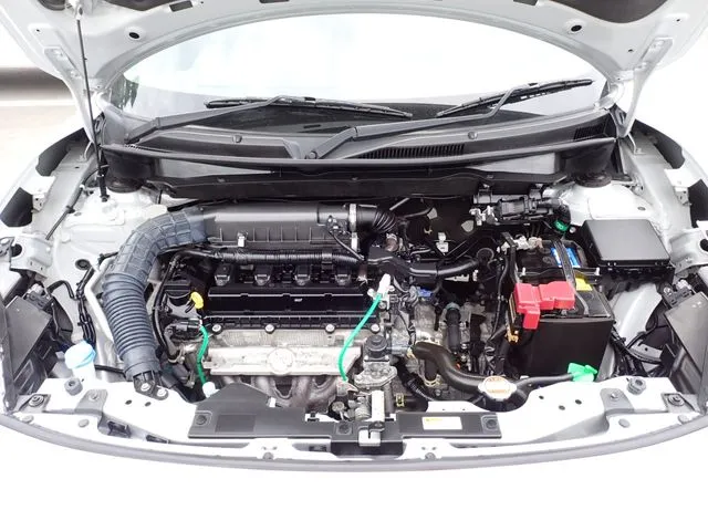 スイフト 4WD(スズキ)の車両写真