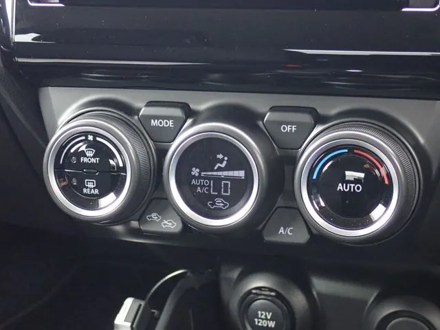 スイフト 4WD(スズキ)の車両写真