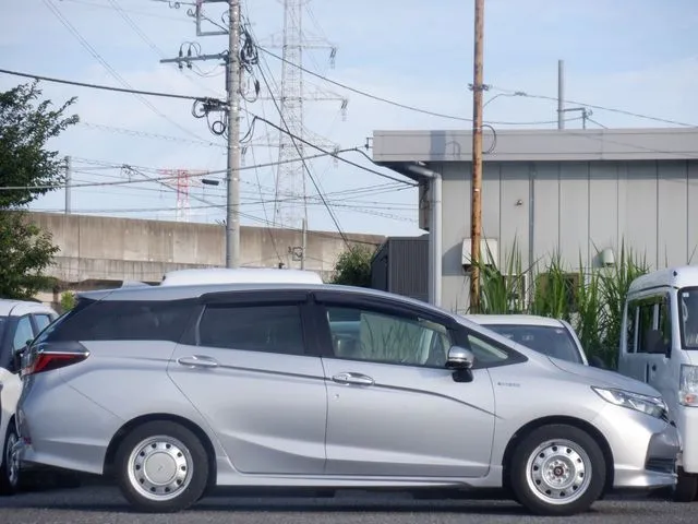 シャトル ハイブリッド(ホンダ)の車両写真