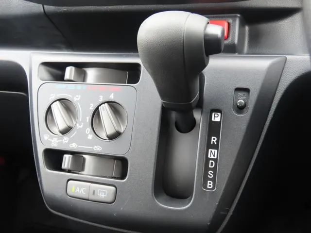 ミラ イース(ダイハツ)の車両写真