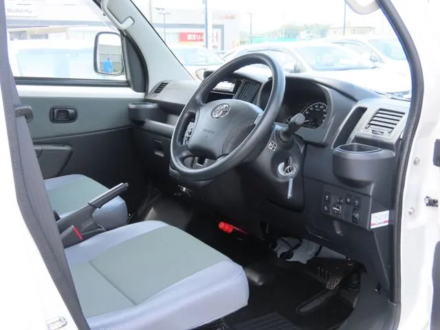 タウンエーストラック 4WD(トヨタ)の車両写真