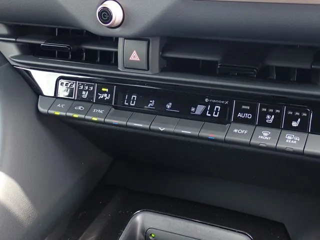 クラウン　スポーツ（トヨタ）の車両写真