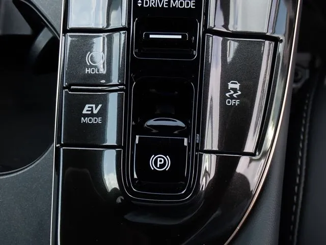 クラウン　スポーツ（トヨタ）の車両写真