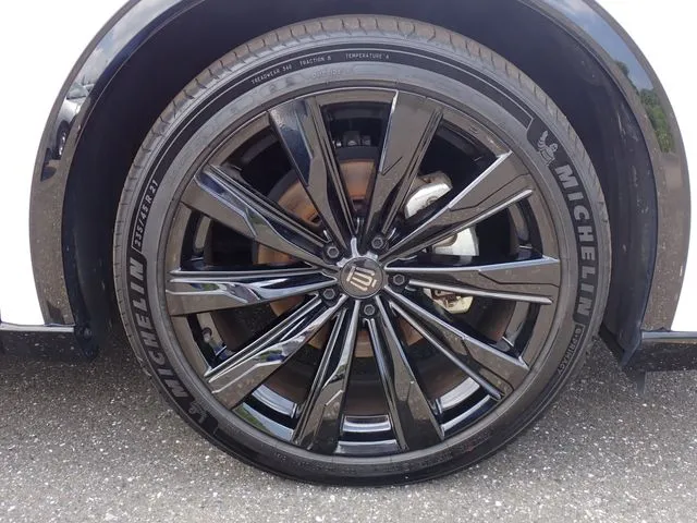 クラウン　スポーツ（トヨタ）の車両写真