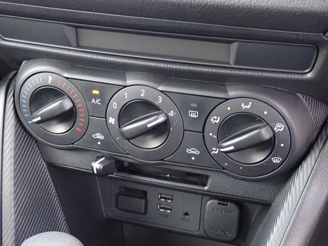 マツダ MAZDA2