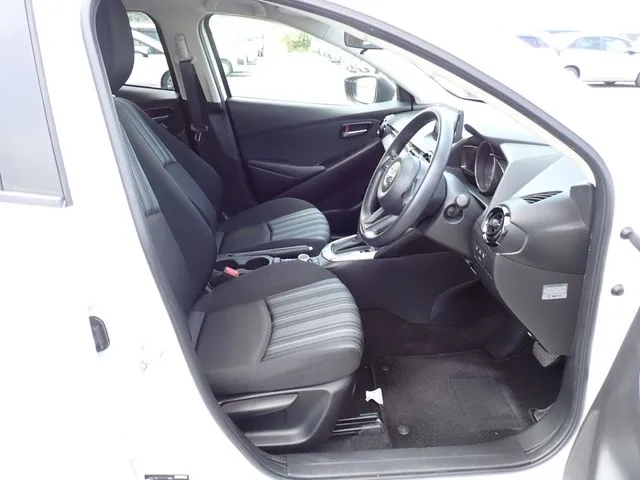 マツダ MAZDA2