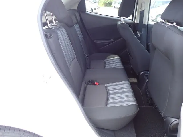 マツダ MAZDA2