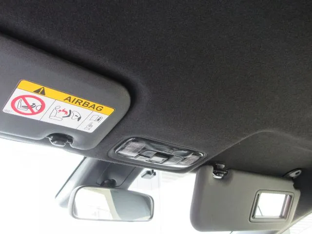 ヤリス ハイブリッド(トヨタ)の車両写真