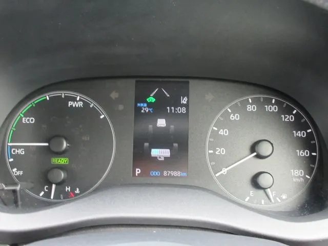 ヤリス ハイブリッド(トヨタ)の車両写真