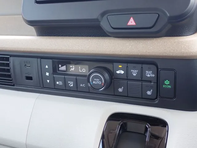 ホンダ　Ｎ　ＢＯＸ　４ＷＤ