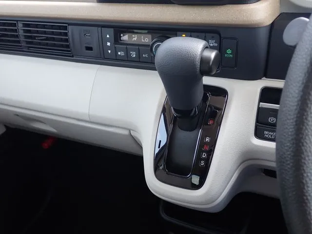 ホンダ　Ｎ　ＢＯＸ　４ＷＤ