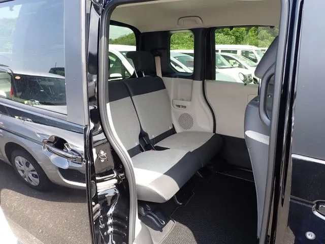 ホンダ　Ｎ　ＢＯＸ　４ＷＤ