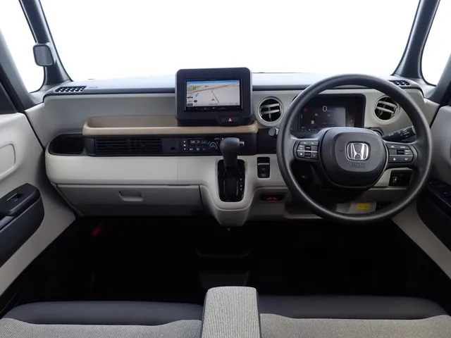 ホンダ　Ｎ　ＢＯＸ　４ＷＤ