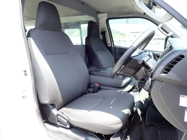 ハイエースバン 4WD(トヨタ)の車両写真