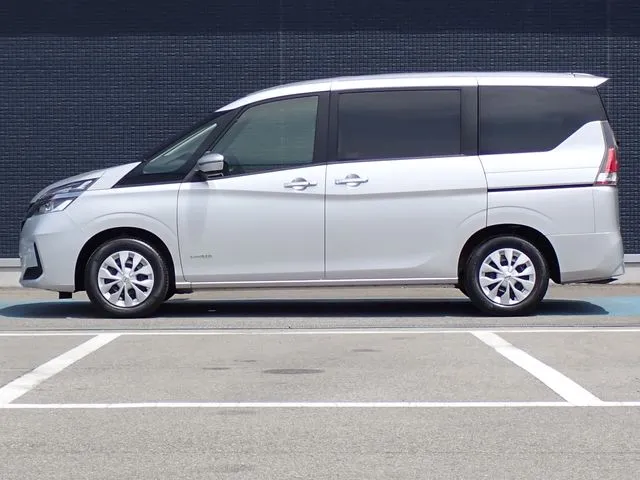 セレナ　Ｓハイブリッド（ニッサン）の車両写真