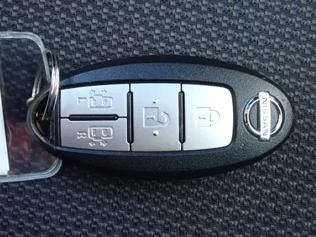 セレナ　Ｓハイブリッド（ニッサン）の車両写真