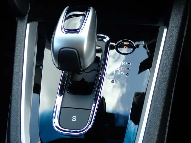 シャトル　ハイブリッド（ホンダ）の車両写真