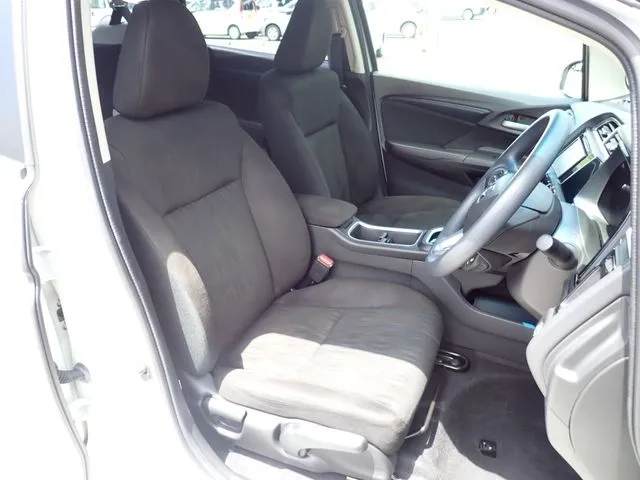シャトル　ハイブリッド（ホンダ）の車両写真