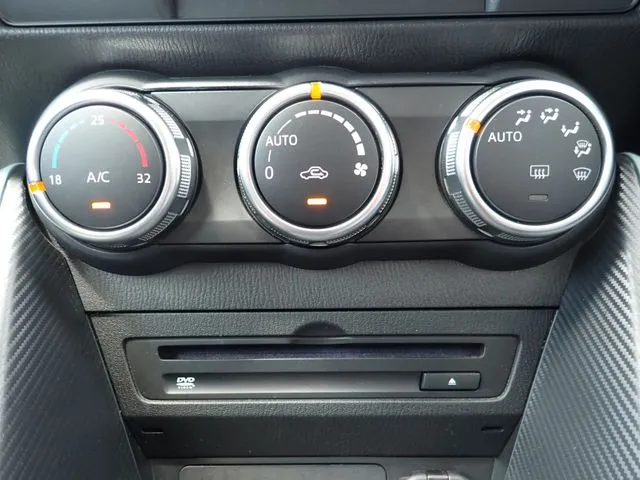 MAZDA2(マツダ)の車両写真