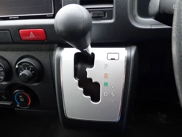 トヨタ　ハイエースバン　２ＷＤ