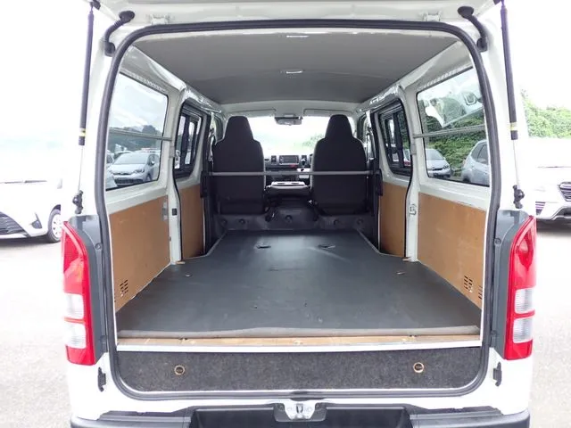 トヨタ　ハイエースバン　２ＷＤ