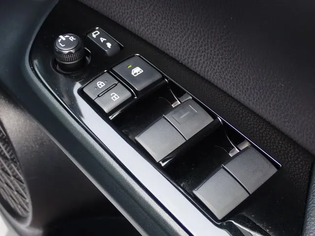 トヨタ　プリウス　４ＷＤ