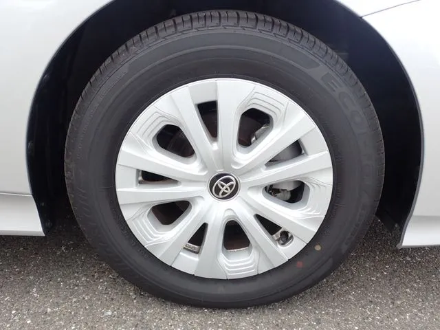 トヨタ　プリウス　４ＷＤ