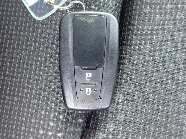 トヨタ　プリウス　４ＷＤ