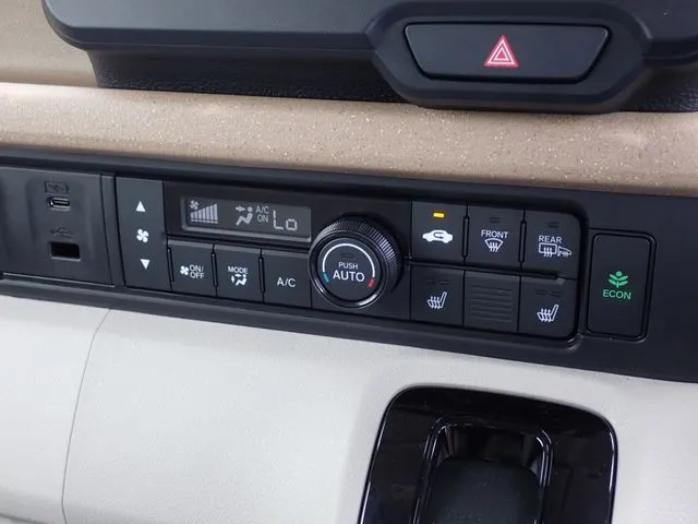ホンダ　Ｎ　ＢＯＸ　４ＷＤ