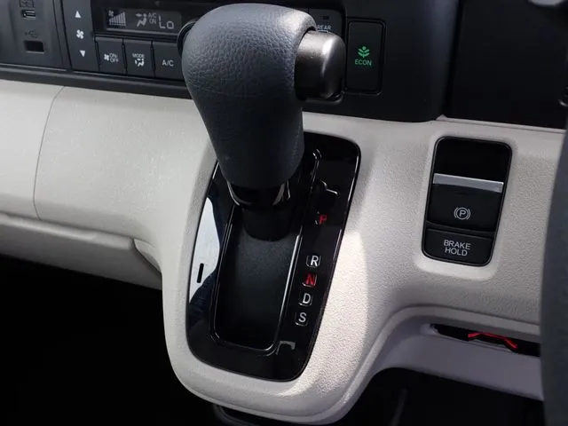 ホンダ　Ｎ　ＢＯＸ　４ＷＤ