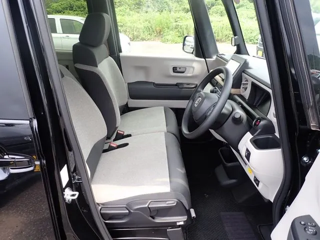 ホンダ　Ｎ　ＢＯＸ　４ＷＤ