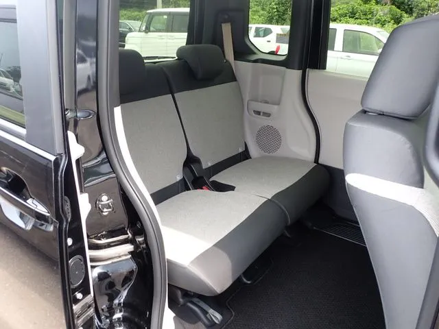 ホンダ　Ｎ　ＢＯＸ　４ＷＤ