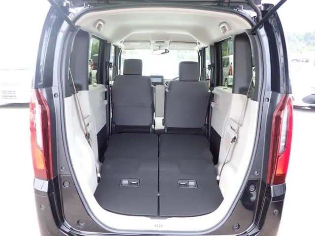 ホンダ　Ｎ　ＢＯＸ　４ＷＤ
