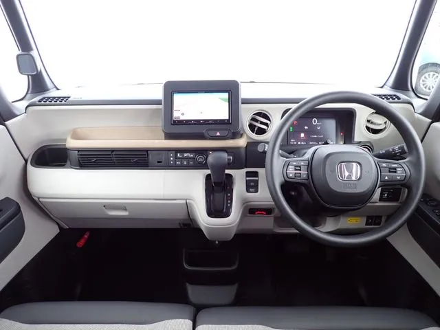 ホンダ　Ｎ　ＢＯＸ　４ＷＤ