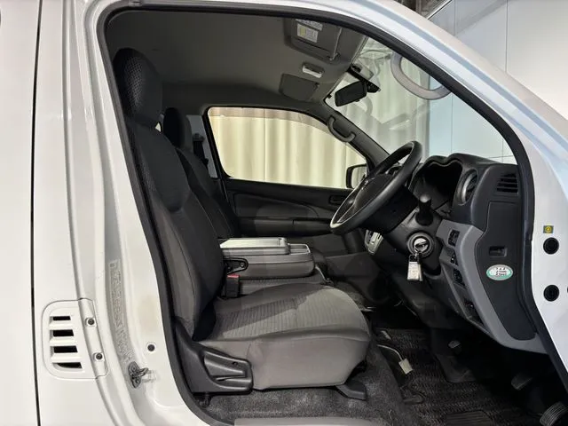 ニッサン NV350キャラバン 4WD