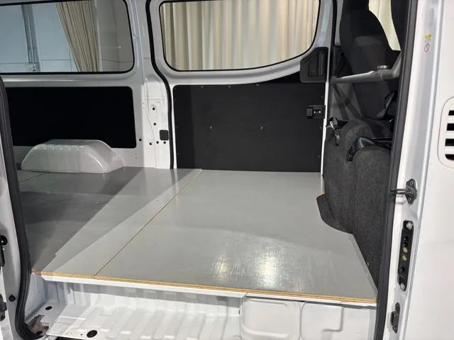ニッサン NV350キャラバン 4WD
