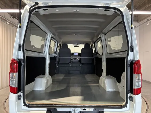 ニッサン NV350キャラバン 4WD